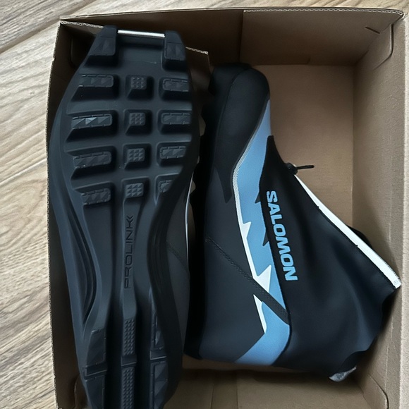 Salomon Women’s Escape XC Boots. New in box - Picture 3 of 4